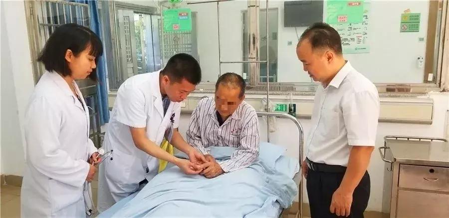 被老鼠咬了得狂犬病的案例,广西一男子被老鼠咬后狂犬病发作