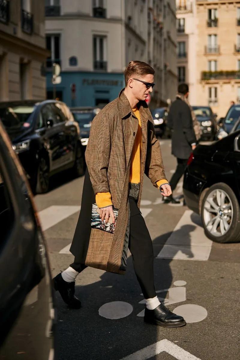 为什么小皮鞋要穿白袜子,什么人穿皮鞋