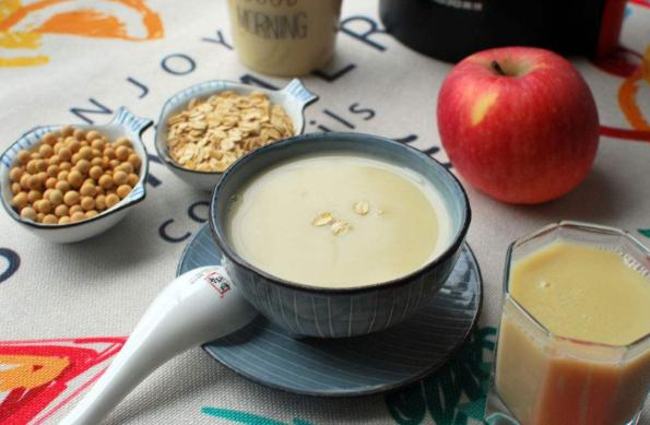 宝宝上吐下泻后能不能喝豆浆,孩子喝了变味的豆浆上吐下泻