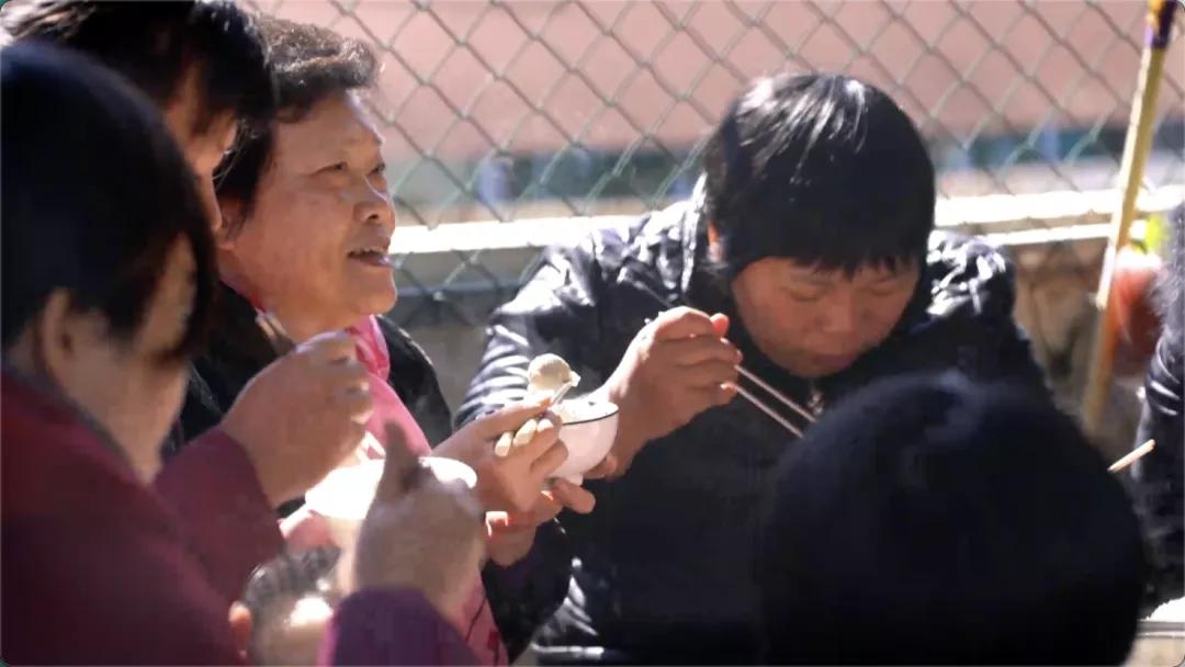 一座是工艺“潮”城，一座是设计“潮”城：潮绣的华丽转身