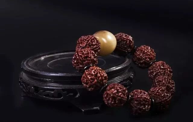 文玩手串怎么盘才能有灵性,什么文玩手串盘玩出来最好看