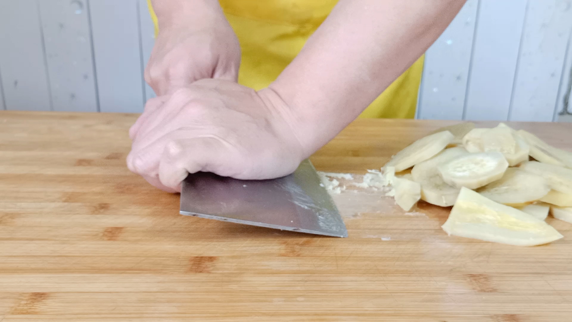 红薯油条的家常两种做法,红薯怎么样做小油条