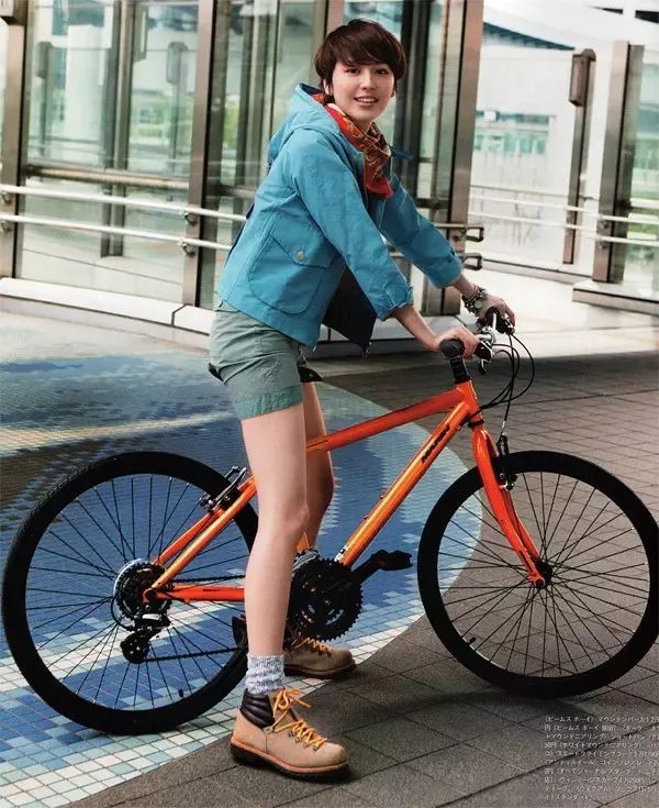 让男人想入非非的女明星原来是她！这身材性感的也太过火了吧