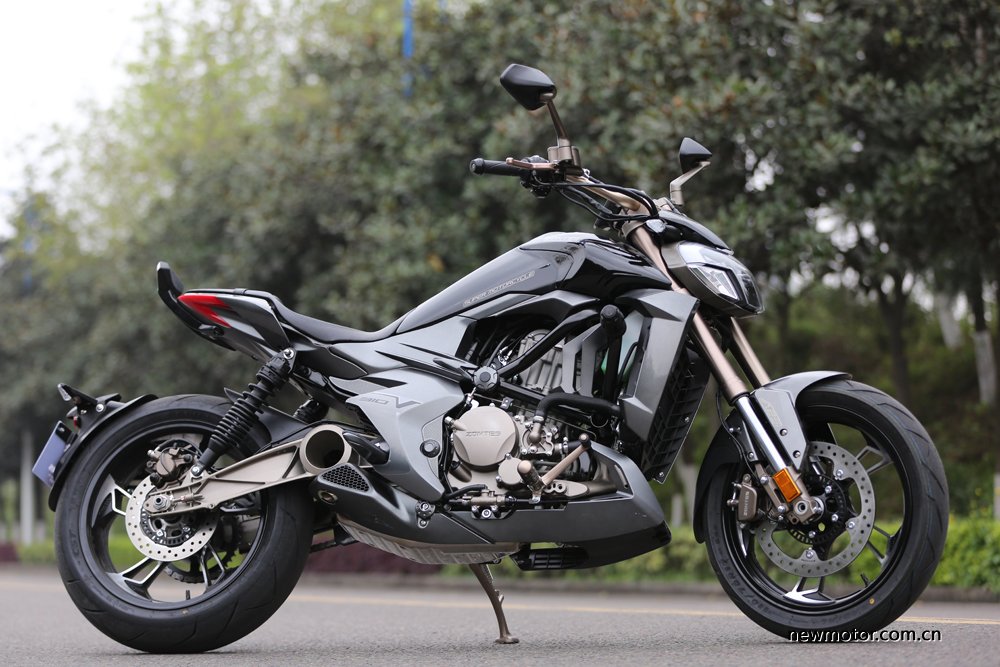 升仕310V试驾/多图：舒适好骑的运动太子车，标配ABS，全LED灯具