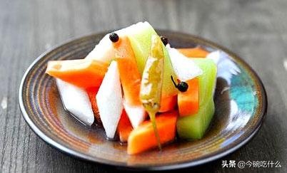 风味独特的四川泡菜制作及养护法，见证一坛传家泡菜的诞生