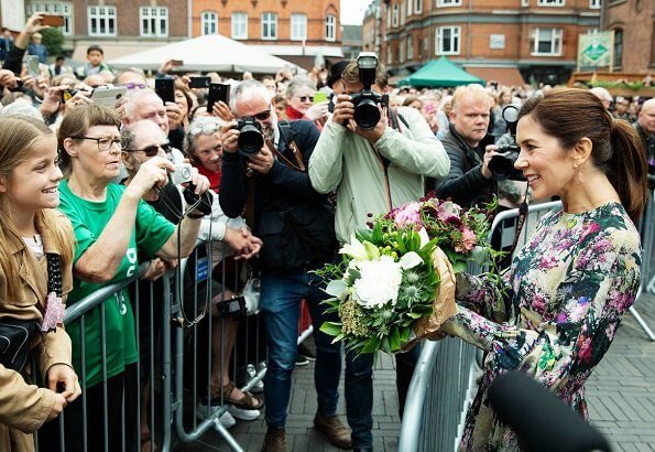 凯特王妃穿花裙,丹麦王妃凯特穿衣打扮