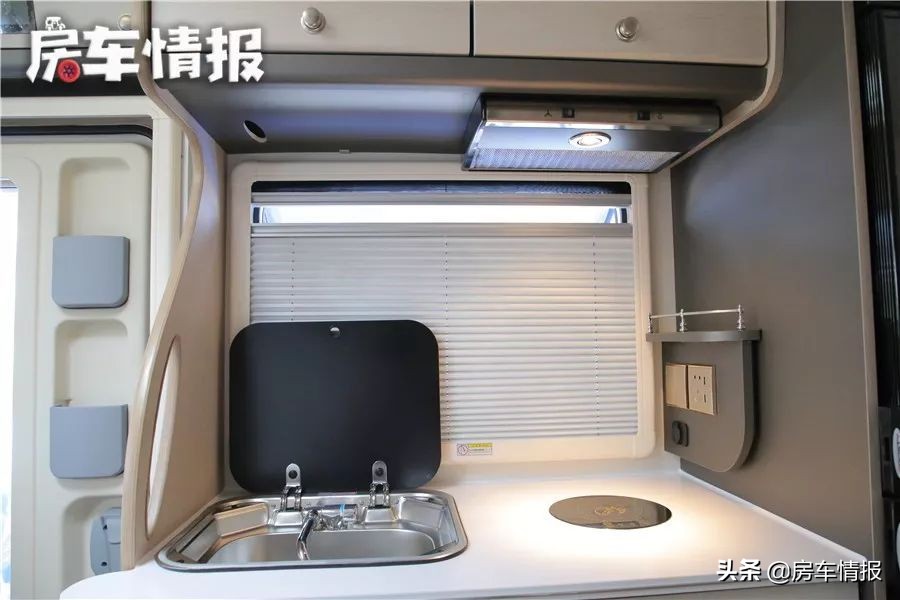 江铃d-max底盘单排皮卡房车怎么样,神行太保d-max硬升顶皮卡四驱房车