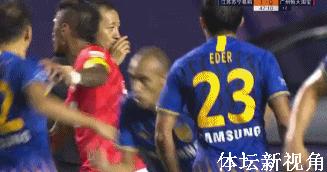 裁判拒绝判点，苏宁大将愤怒指向裁判，连教练都激动怒斥