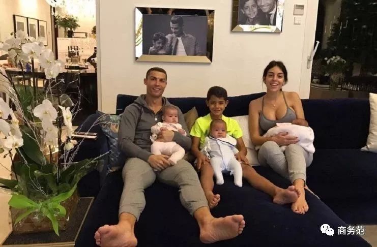 c罗36岁依然保持完美身材,36岁的c罗还在拼命吗