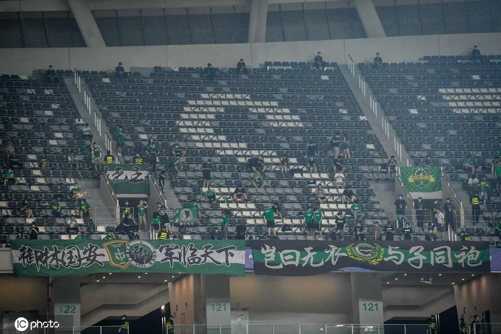 在这里，球迷的掌声从未停息