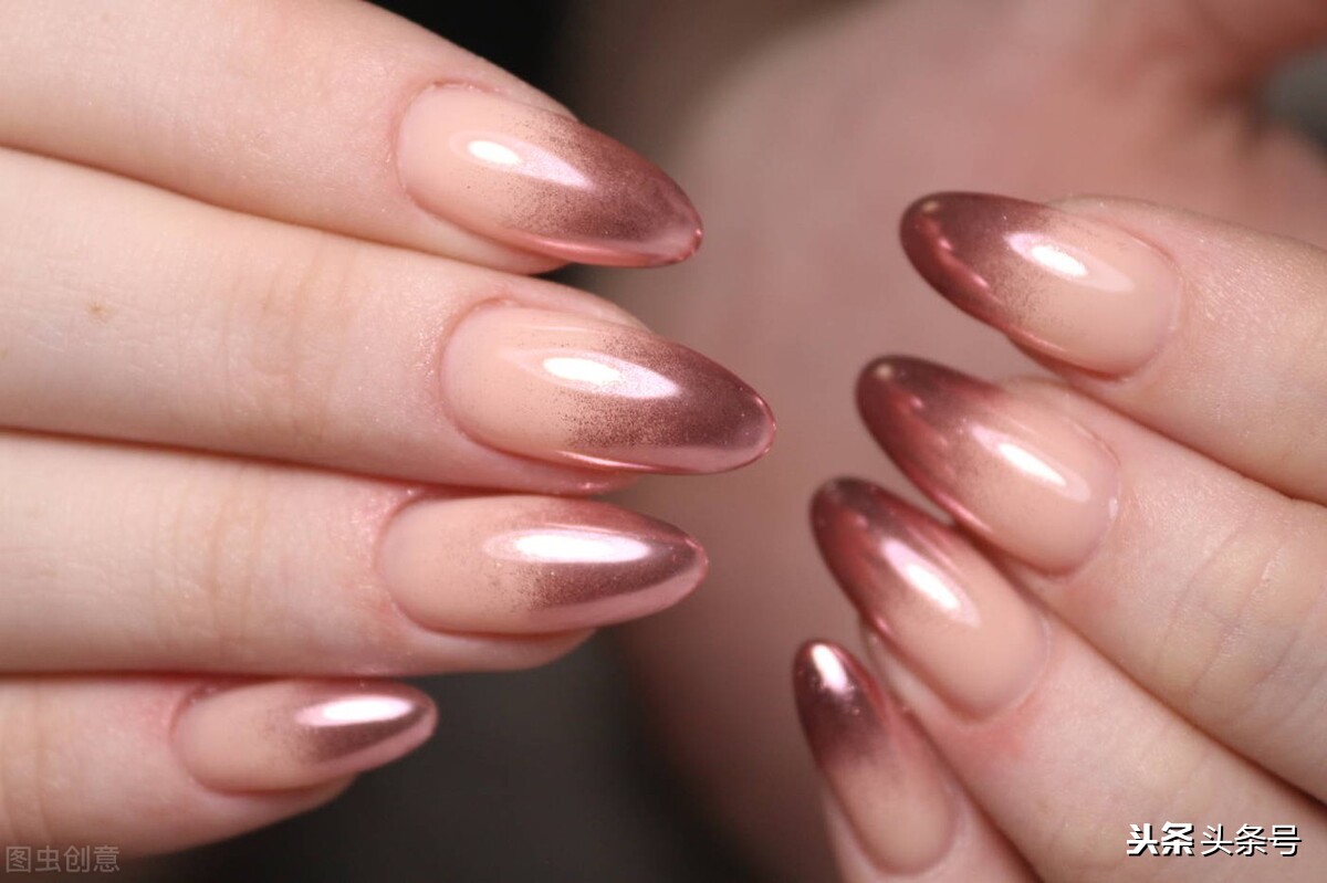 做美甲怎么防止手变黑小妙招,做的美甲颜色变黑了怎么办