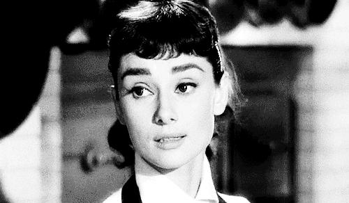 她在*灯区红**长大，爱已婚男，嫁小20岁鲜肉，却成了惊艳世界的歌手