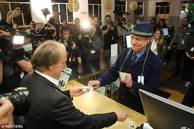 纽约上空蓝光,纽约上空的神秘蓝光