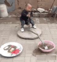 痴迷挖掘机的小男孩,为什么小男孩都喜欢挖掘机