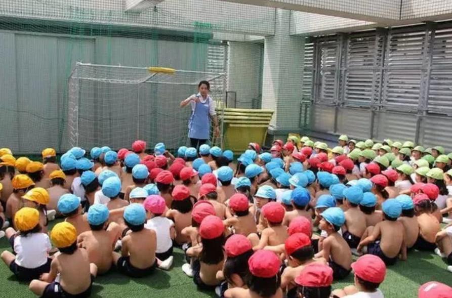 日本对学生进行扭曲教育,日本裸式教育新闻