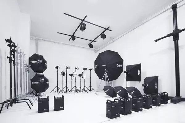 做自媒体短视频，该用什么样的拍摄器材和视频剪辑软件？