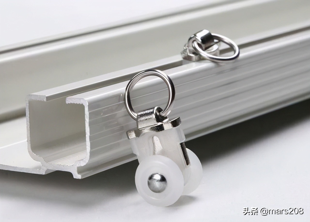 窗帘怎么选又便宜又实用又好看,窗帘怎么挑选实用又美观