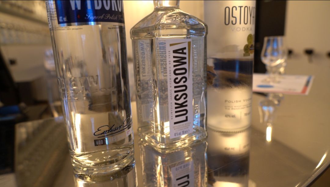 同为烈酒为何伏特加畅销全球,伏特加和中国的白酒