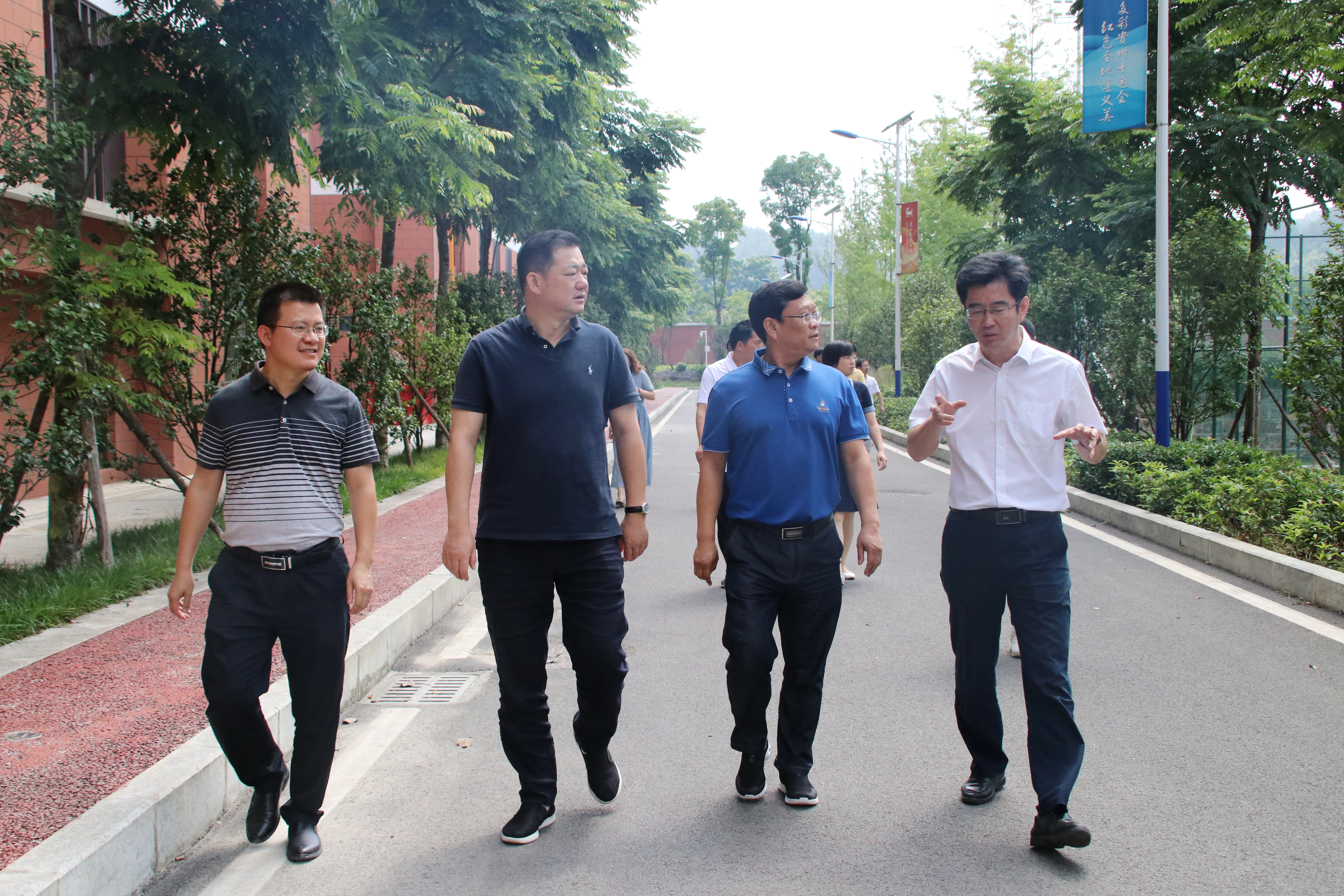 遵义师范学院*党**委副书记洪涛一行调研中国足球运动学院西南分院办学情况