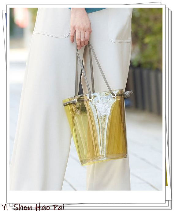 pvc包包的时髦搭配瞬间,2022春夏流行小清新包包