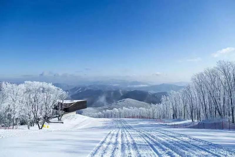 国内最佳八大滑雪胜地,国内10大滑雪胜地