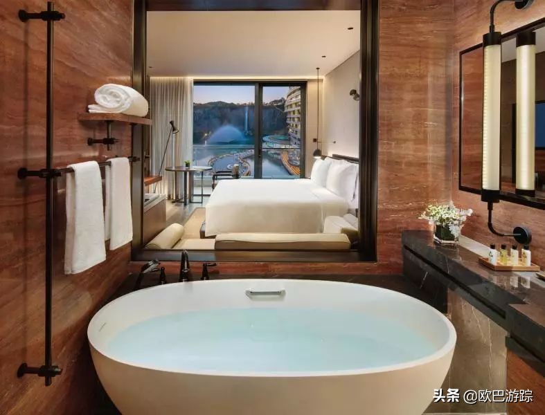 全球唯一八星级酒店耗费200亿打造,世界十大奇迹建筑深坑酒店