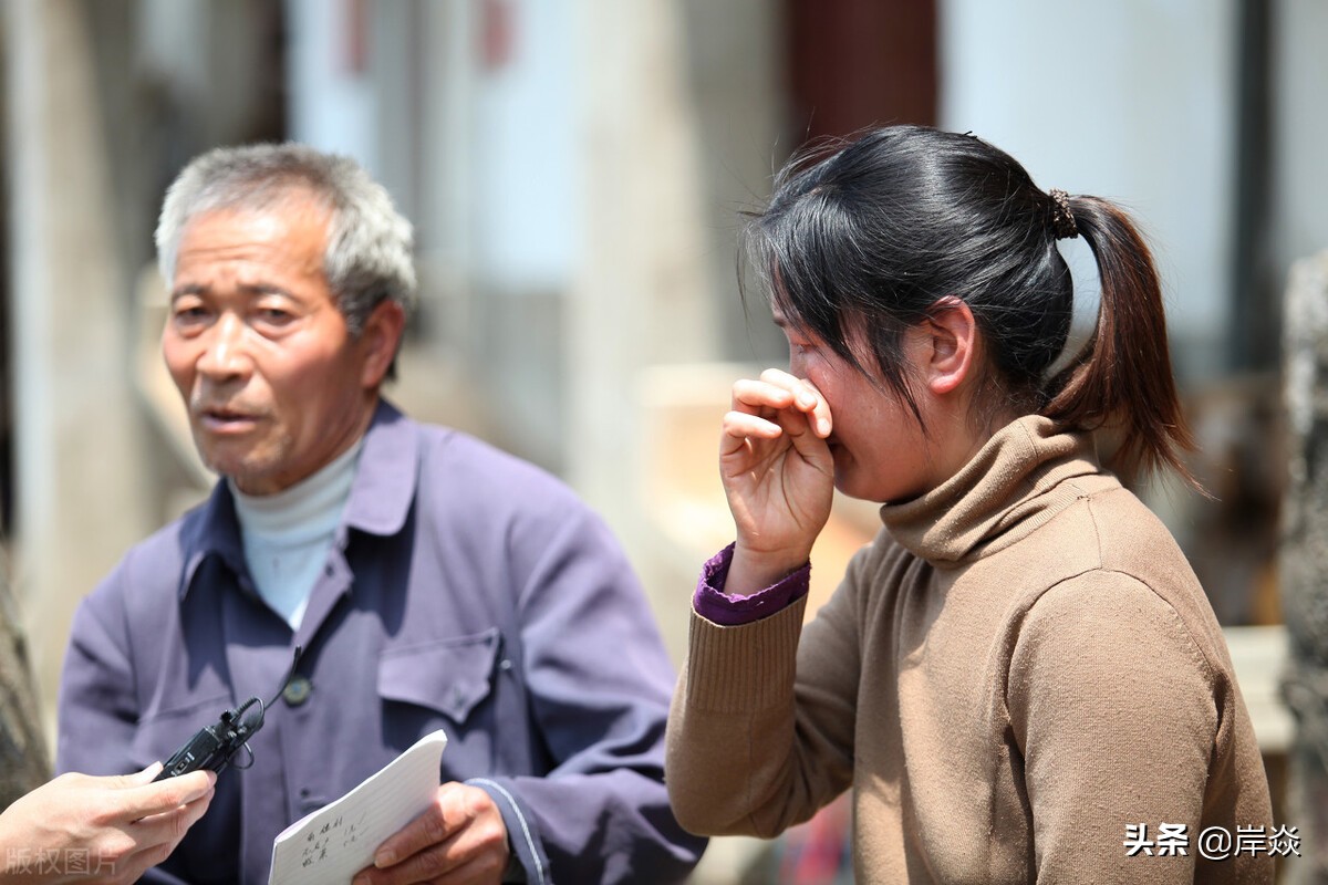 老人带的孩子比较焦虑,老人与年轻人带娃有代沟