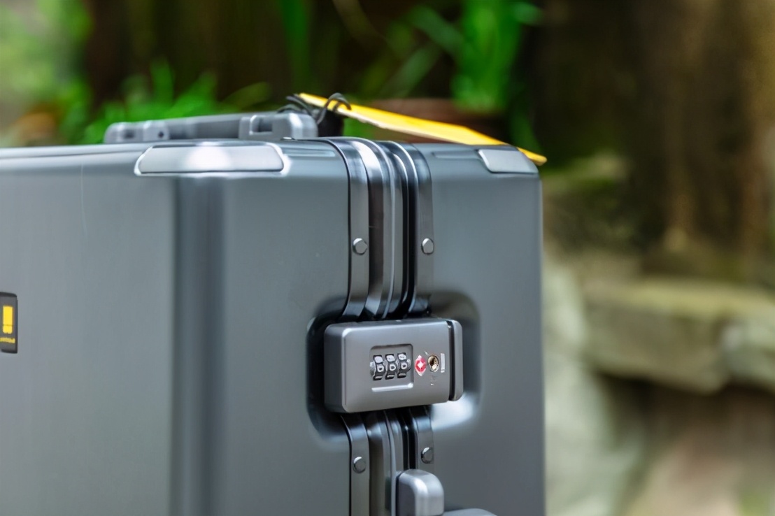 20寸登机箱地平线8号,最好的行李箱品牌推荐地平线8号