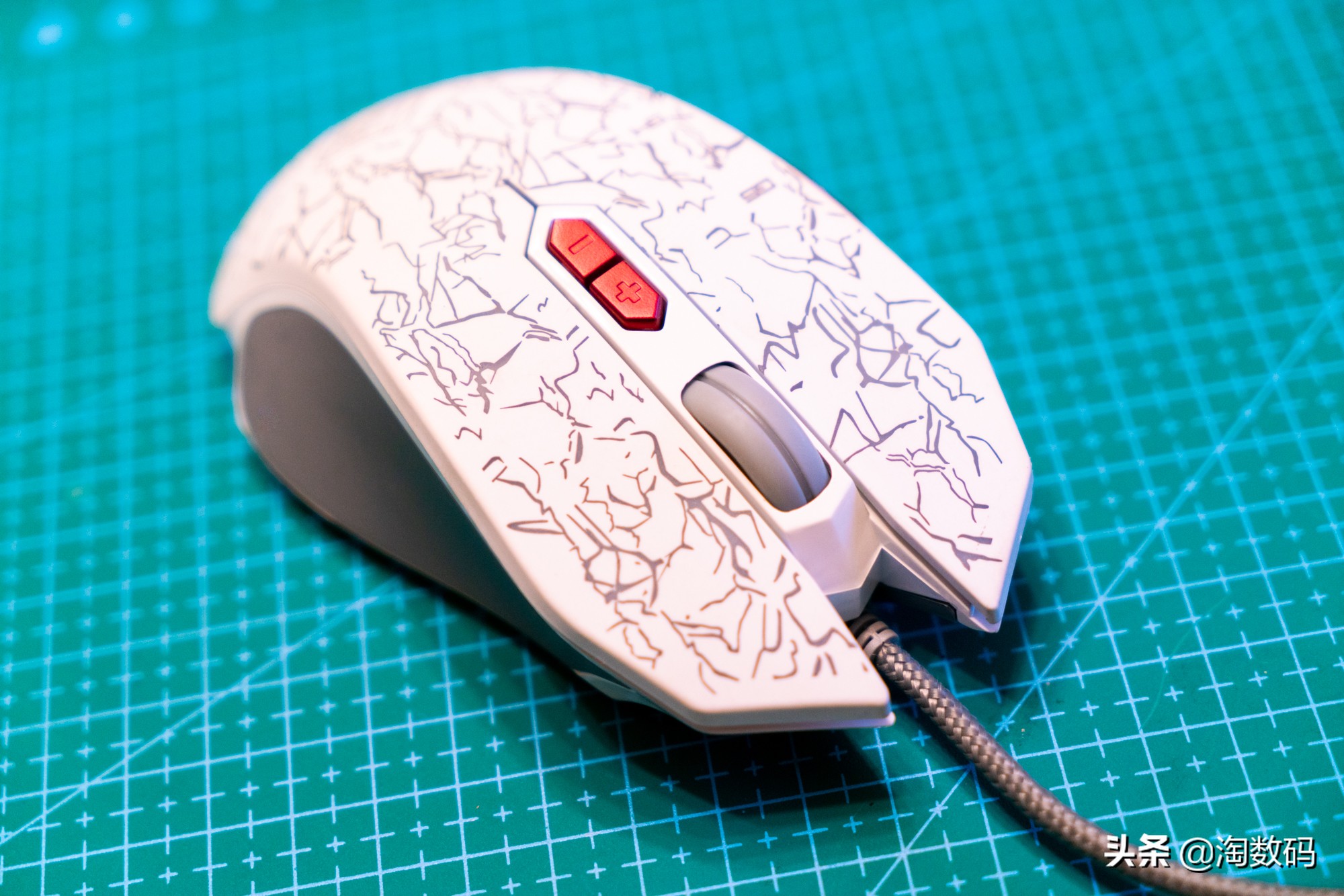 仅￥69元：PUBG固件级优化+1680万色RGB灯效+9键多模+赛车设计感