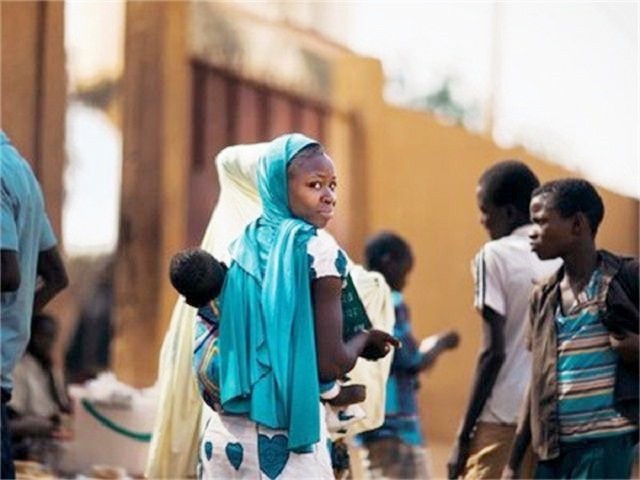 28年前，广州姑娘远嫁非洲黑人，生下两个混血宝宝，后来怎么样了