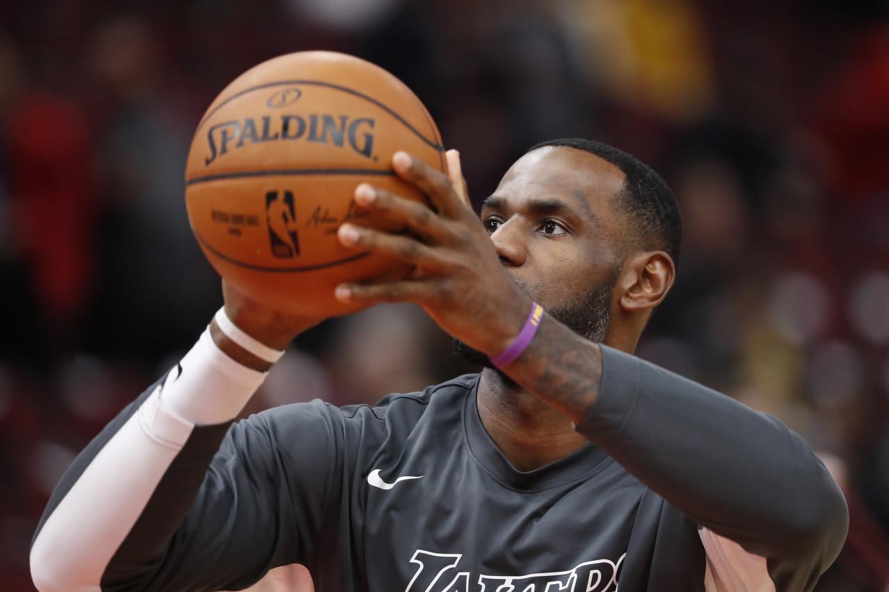 新全民公敌，34州团结一致厌恶詹皇湖人，却反衬勒布朗伟大影响力