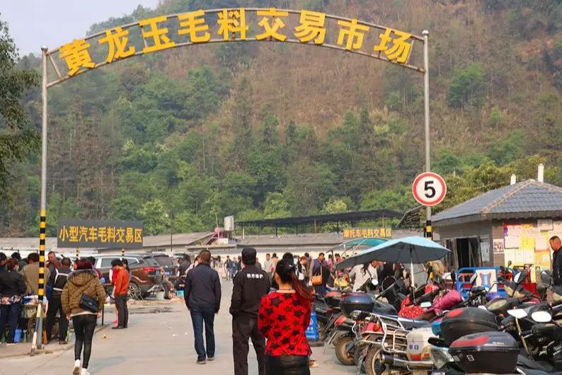 黄龙玉现在能否入手,黄龙玉还会有起色吗