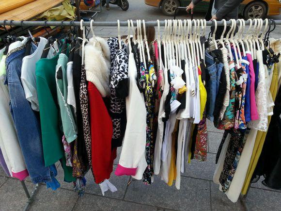 摆地摊的时候要怎么摆好卖,经营地摊三大注意事项