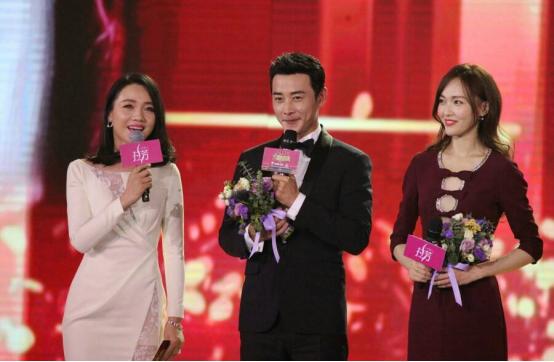 唐嫣越来越奔放了，真空礼服“挖三洞”，奈何无“料”可秀