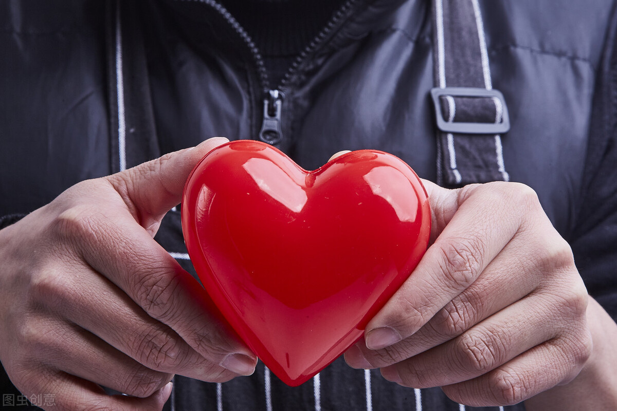 爱一个人会忘记ta吗,爱一个人要了解ta的一切吗