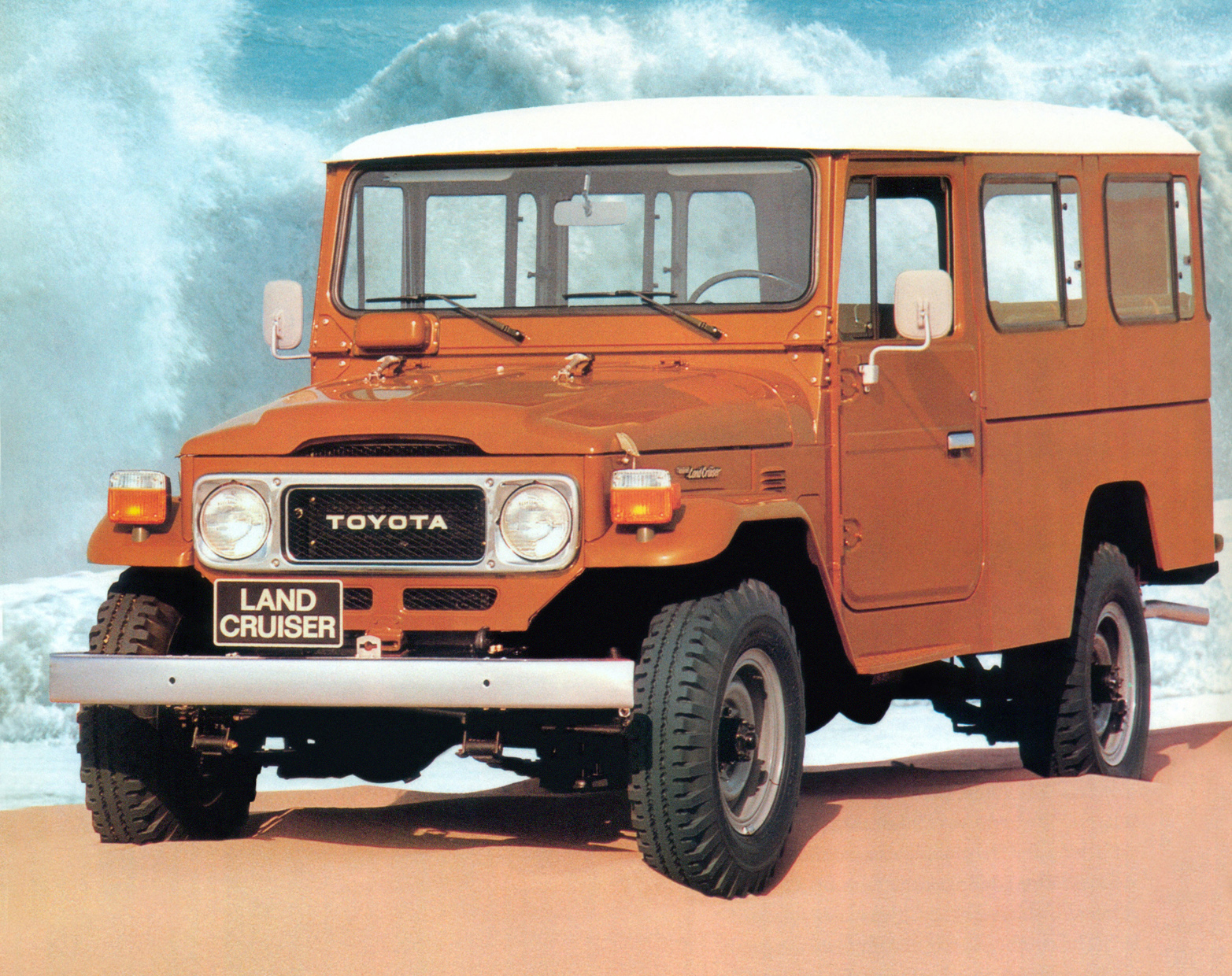 日产途乐vs丰田陆巡越野视频,日产途乐和丰田陆巡哪一款车更大