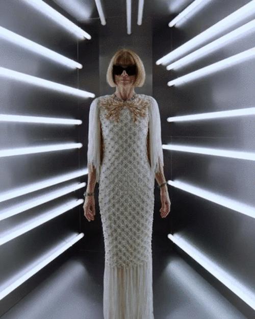 鐬掑ぉ杩囨捣鏃惰,鐬掑ぉ杩囨捣鏈嶈