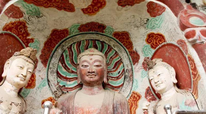 甘肃藏了一座“小江南”，平均气温20度，还有不输敦煌的石窟