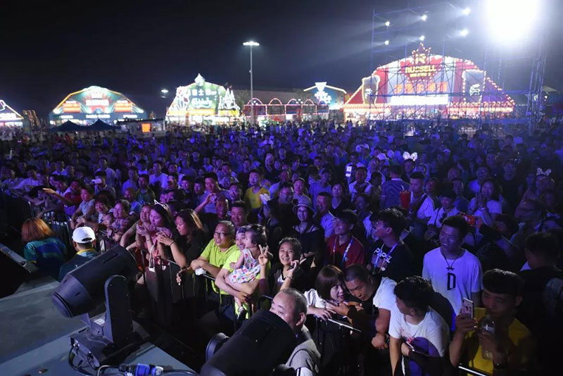 酒王大赛周赛吹瓶最快3秒70！震惊金沙滩啤酒城