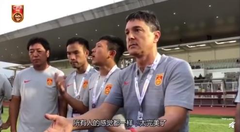 国青u15最新比赛结果,u15中国足球队向对方教练致敬