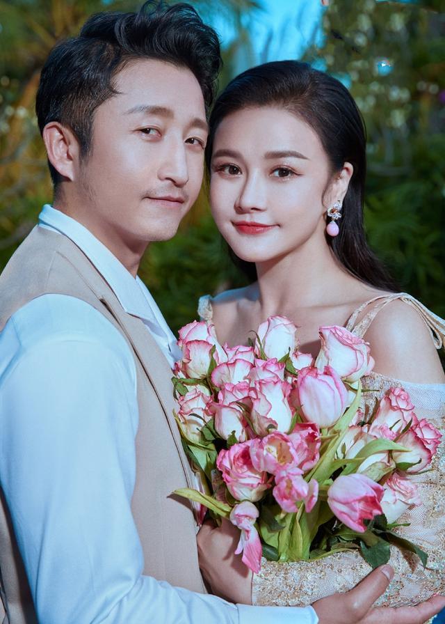 邹市明冉莹颖冬日机场照,邹市明冉莹颖恩爱瞬间