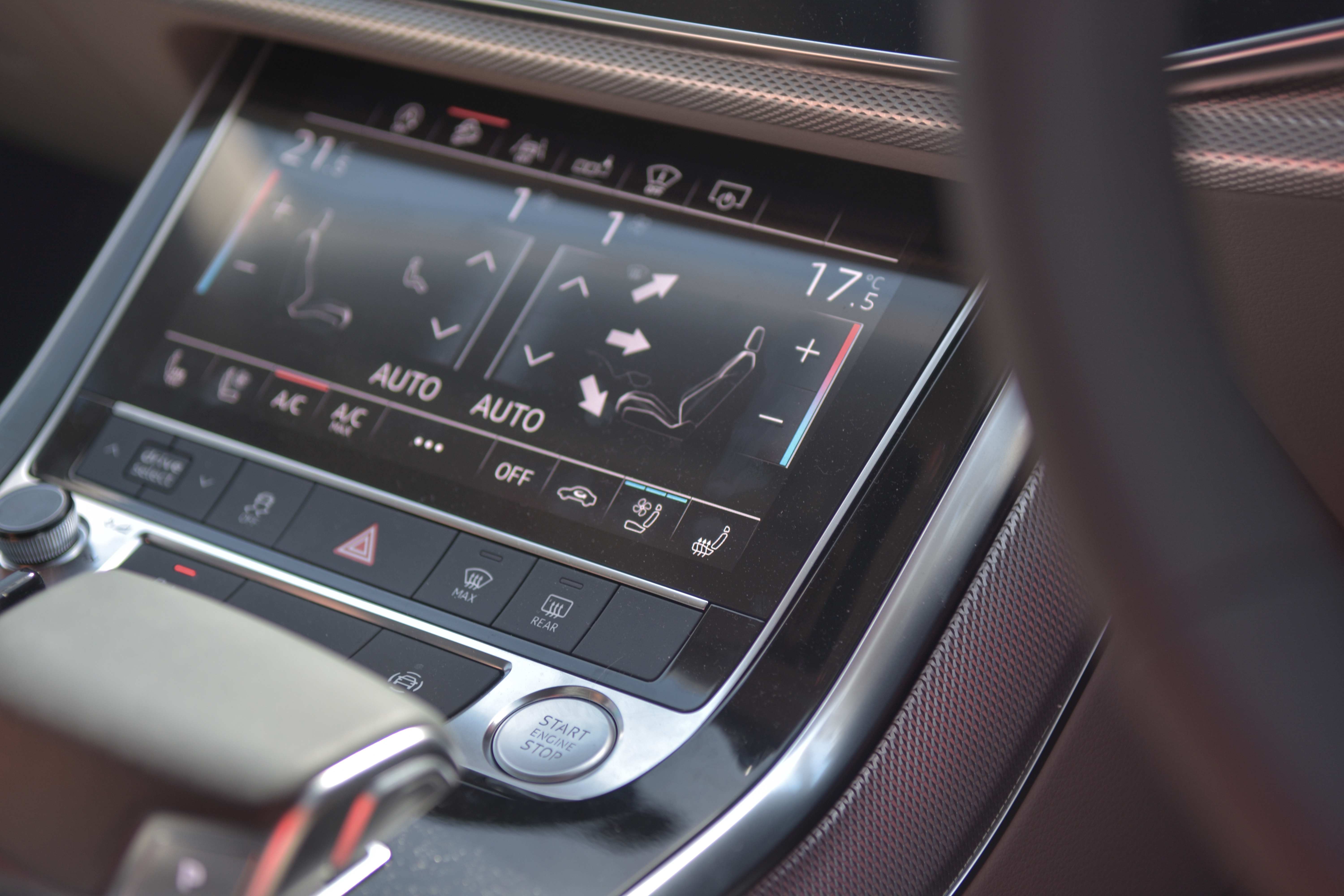 奥迪q8名场面,奥迪q855tfsi价格多少钱