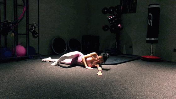 一个简单的腿部拉伸韩国 (韩国减小腿最快的方法)