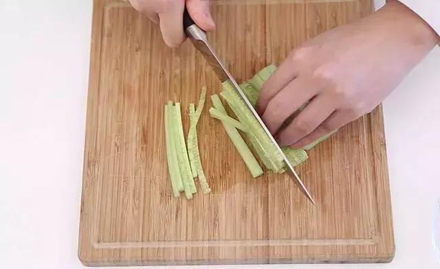 虾丸和黄瓜皮蛋汤,宝宝辅食虾丸汤九个月做法