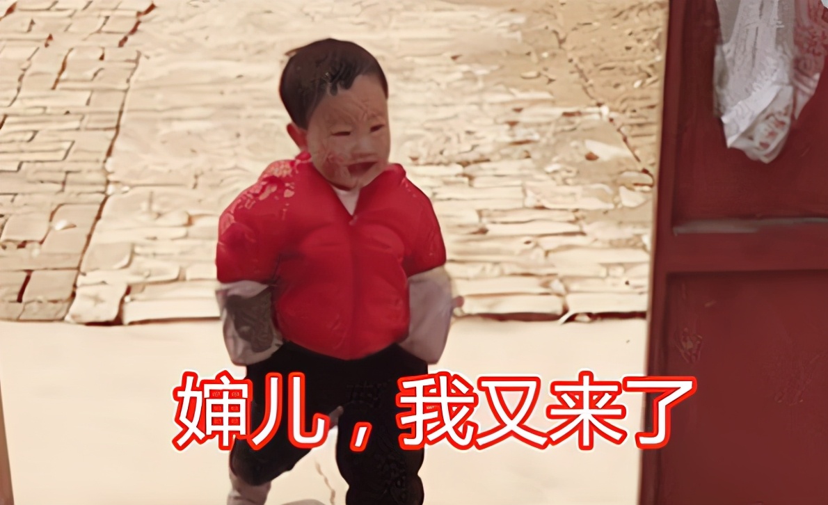 孩子到派出所写作业,小孩儿们去派出所里写作业