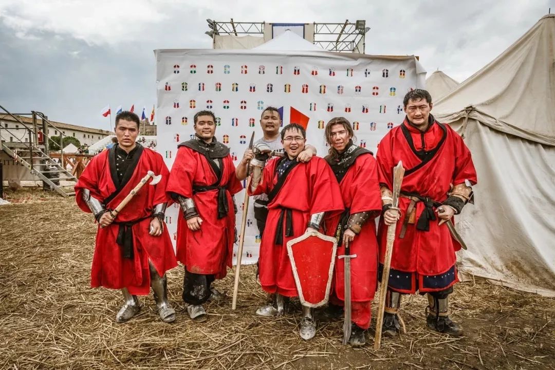 身披重甲、手握关刀，在欧洲赛场上硬刚的中国战士