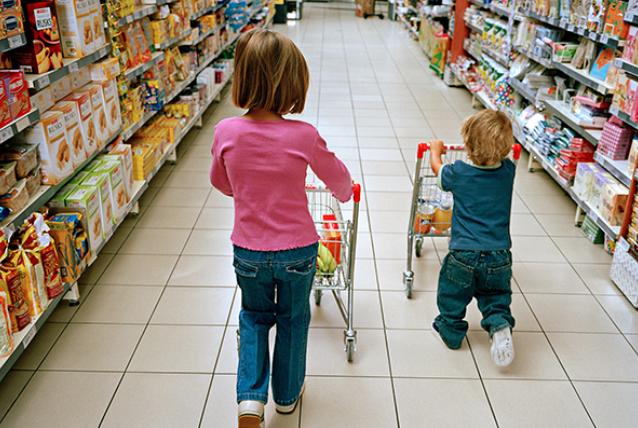 孩子一直吵着要买玩具该怎么教育,孩子吵闹要买玩具怎么回应