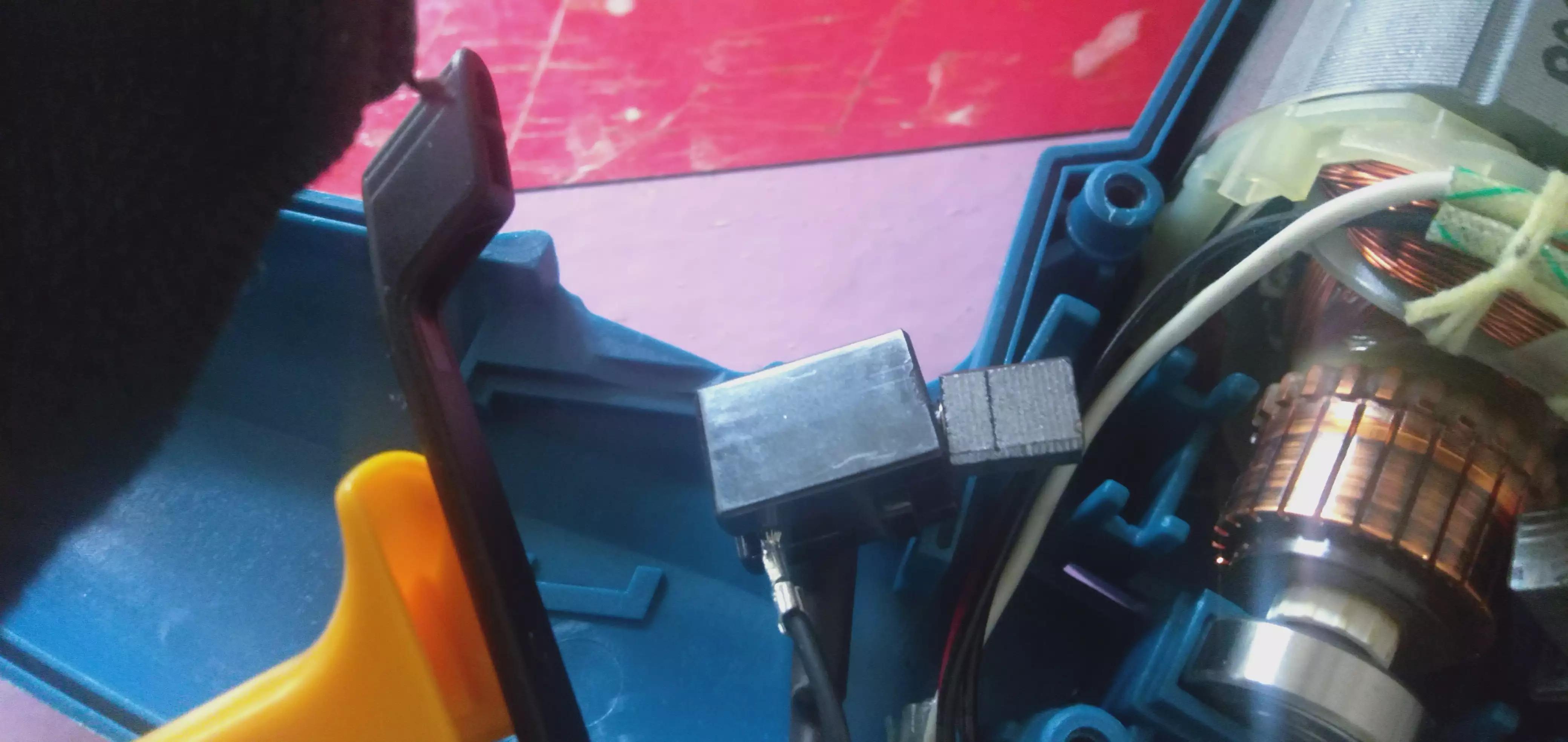 晶思达手电钻开关总成内部构造,插电款带冲击的手电钻