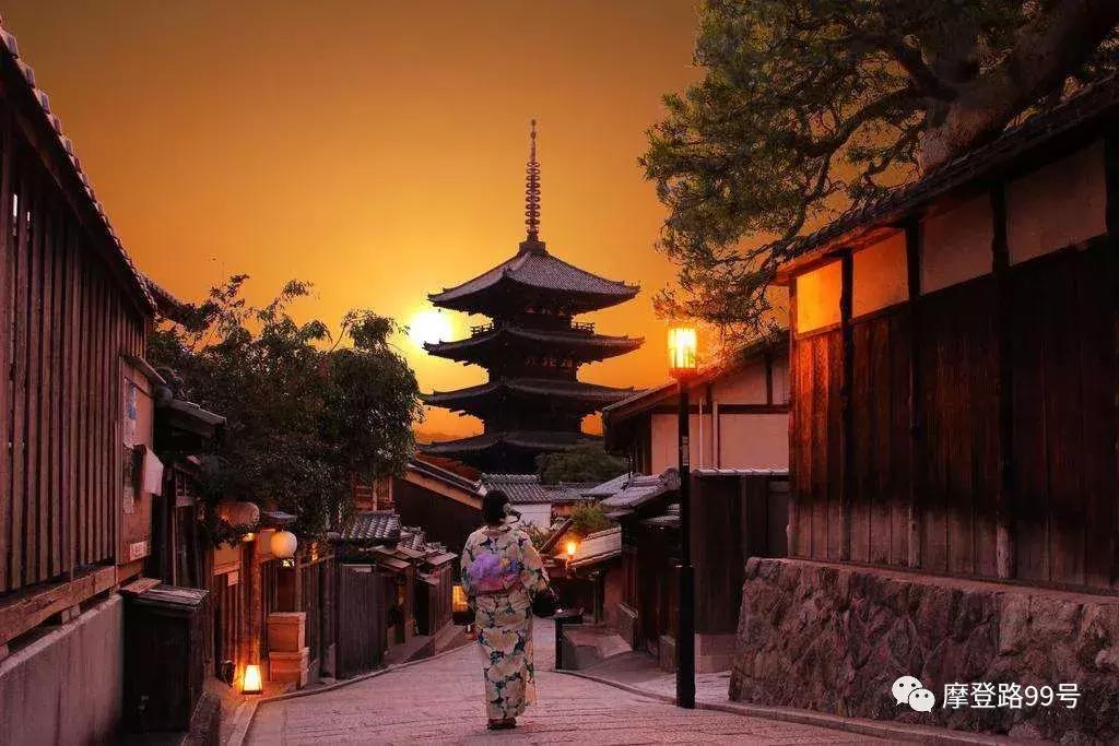 驻足东瀛|在樱花烂漫丛中品一场跨国球赛