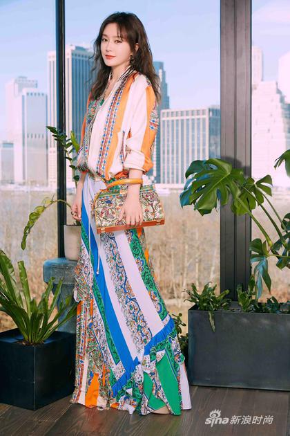 杨幂刘雯的时髦感,杨幂巴黎时装周走秀视频